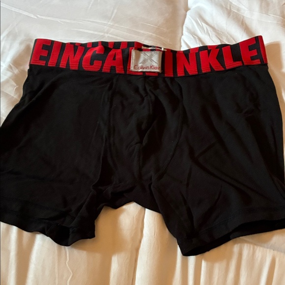 Calvin Klein Black Boxer Briefs with Red Waistband - Picture 1 of 2